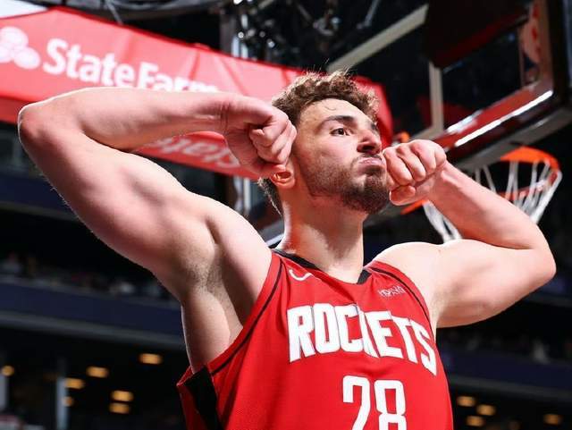 开云体育在线下载-16分钟0分，火箭新锋线低迷10场 申京25+15换打法 不打低位是顶级