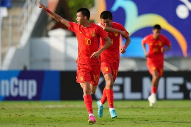 开云体育官网-中澳战因3人不同：王钰栋不让妖人 谢龚博连场送礼