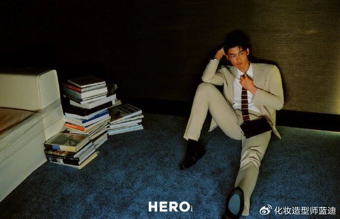 开云app下载入口官网-汪顺 HERO 创刊号封面：真正的英雄，从来都有双面人生|人物|泳池|锋芒|大片|时尚_新浪新闻